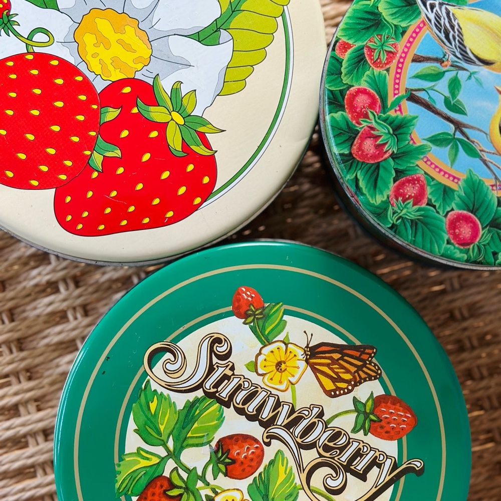 Vintage Russ Decorative Tin Set - Strawberries